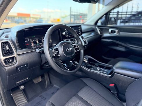 Used 2021 Kia Sorento LX image 12