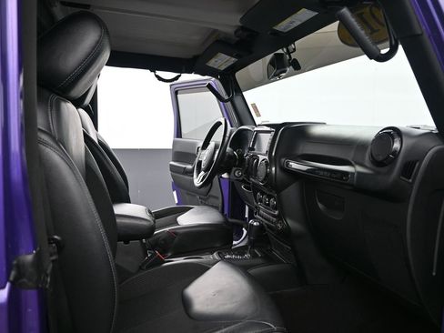 Used 2017 Jeep Wrangler Sahara image 24