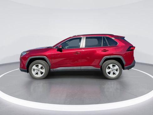 Used 2021 Toyota RAV4 XLE w/ Convenience Package FWD image 6