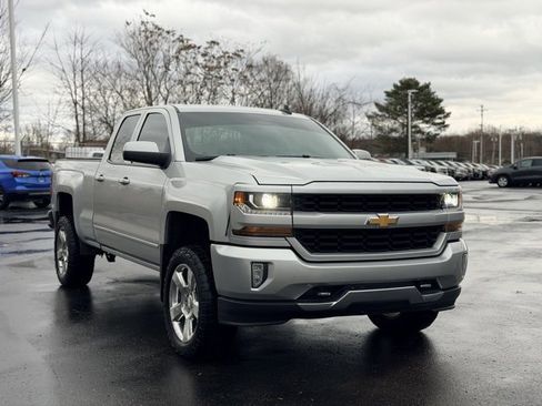 Used 2018 Chevrolet Silverado 1500 LT w/ All Star Edition image 3