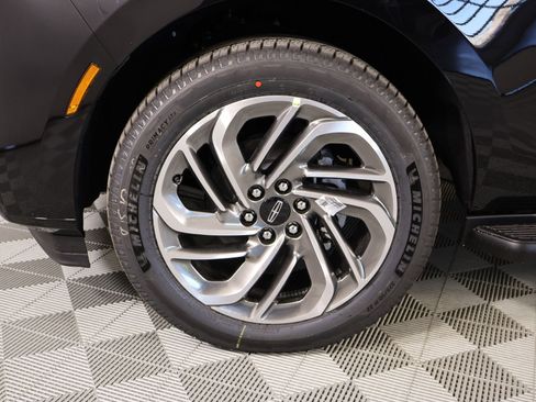 New 2026 Lincoln Navigator Premiere AWD/4WD image 18