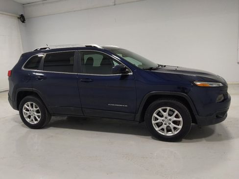 Used 2015 Jeep Cherokee Latitude w/ Cold Weather Group image 11