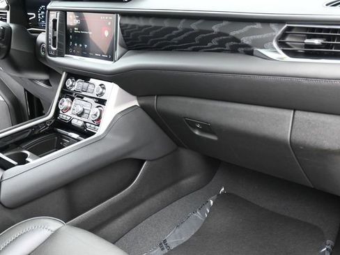 Used 2023 GMC Yukon XL Denali AWD/4WD image 29