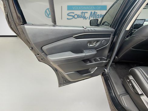 Used 2025 Honda Pilot Elite image 26
