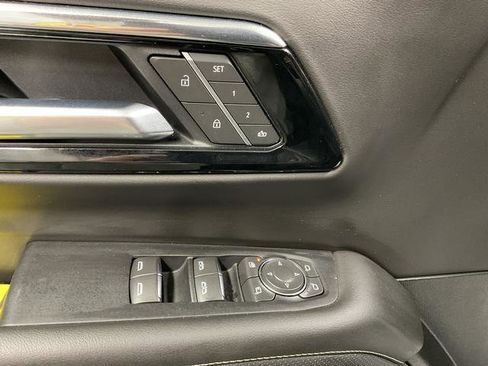 Used 2025 Chevrolet Suburban Premier AWD/4WD image 12