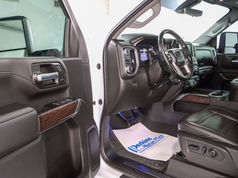 Used 2023 GMC Sierra 2500 Denali w/ Denali Ultimate Package image 3