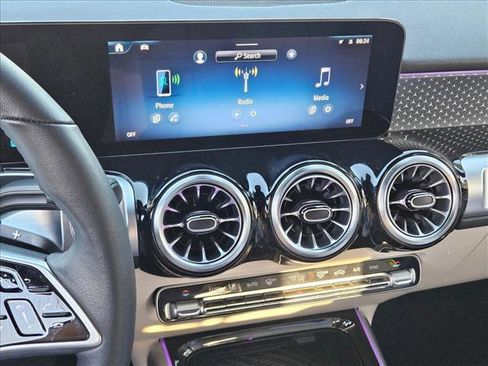 Used 2025 Mercedes-Benz GLB 250 image 13