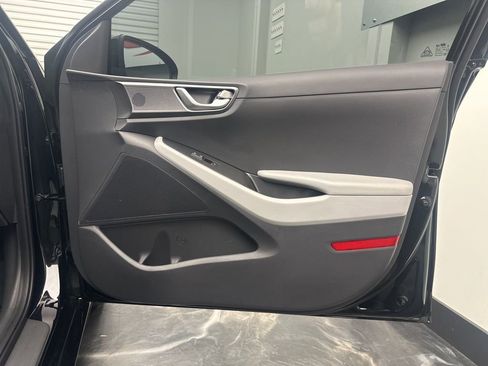 Used 2022 Hyundai Ioniq SE image 10