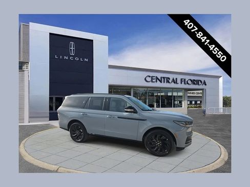 New 2026 Lincoln Navigator Reserve w/ Jet Appearance Package image 1