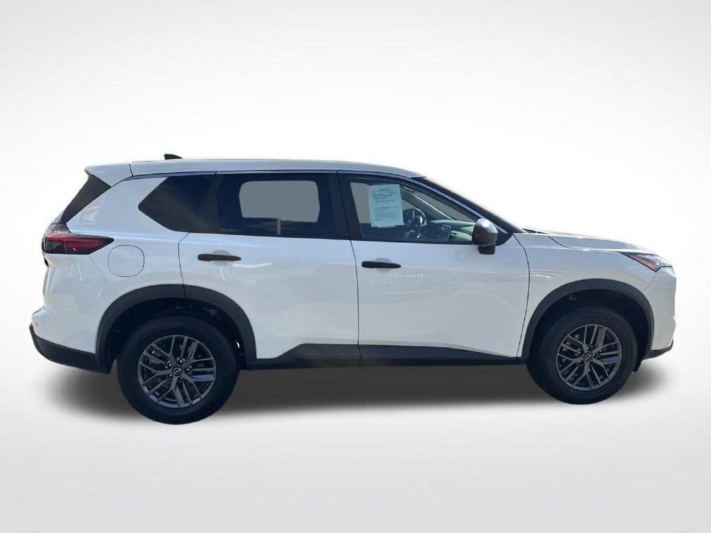 Used 2024 Nissan Rogue S FWD image 11