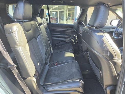 Used 2024 Jeep Grand Cherokee L Laredo image 20