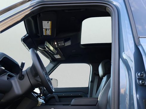 New 2026 Land Rover Defender 110 X-Dynamic SE AWD/4WD image 37