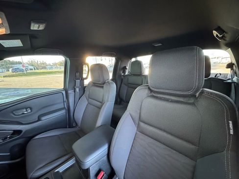 Used 2023 Nissan Frontier SV w/ Midnight Edition Package image 15