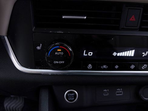 Used 2023 Nissan Rogue SV w/ SV Premium B Package FWD image 23
