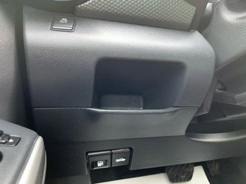 Used 2019 Nissan Kicks SV image 33