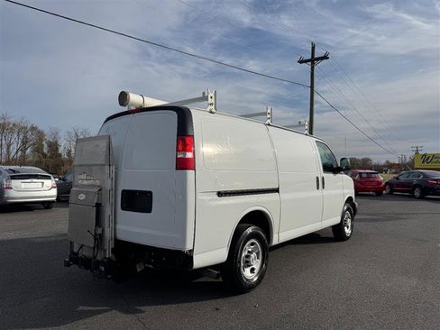 Used 2019 Chevrolet Express 3500 w/ Driver Convenience Package image 8