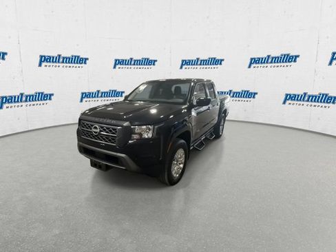 Used 2023 Nissan Frontier SV w/ Technology Package AWD/4WD image 5