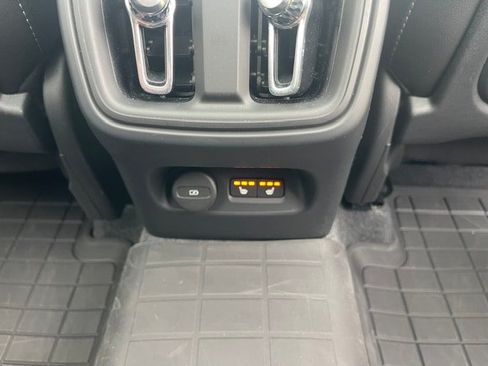 Used 2024 Volvo XC40 B5 Core AWD/4WD image 10