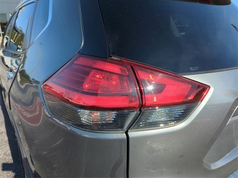 Used 2017 Nissan Rogue SL image 14