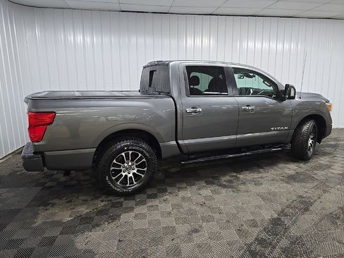 Used 2021 Nissan Titan SV w/ SV Convenience Package image 3