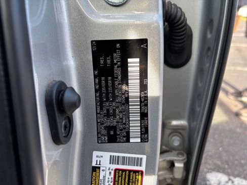 Used 2025 Toyota Highlander LE image 31