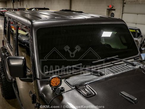 Used 2018 Jeep Wrangler Unlimited Sahara AWD/4WD image 16