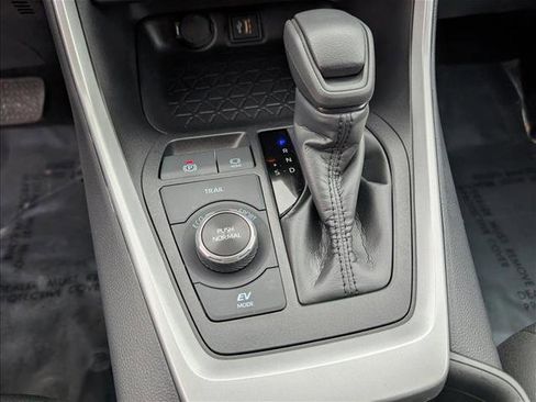 Used 2025 Toyota RAV4 XLE image 12