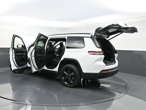 Used 2023 Jeep Grand Cherokee L Altitude image 41