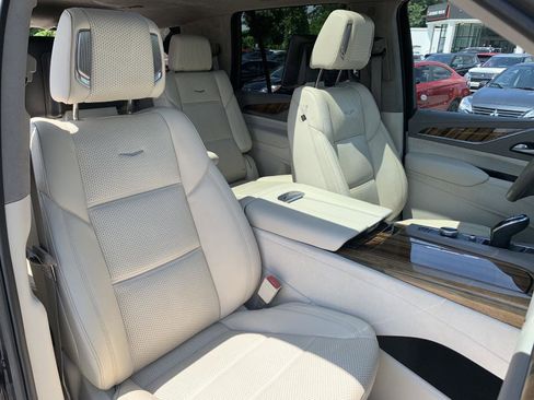 Used 2021 Cadillac Escalade Sport Platinum image 45