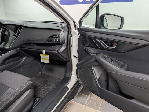 Used 2025 Subaru Outback Premium image 30