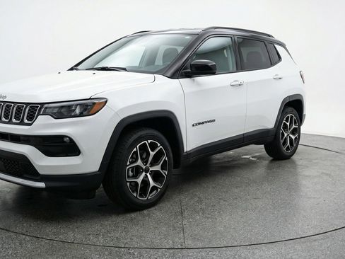 Used 2025 Jeep Compass Limited image 3