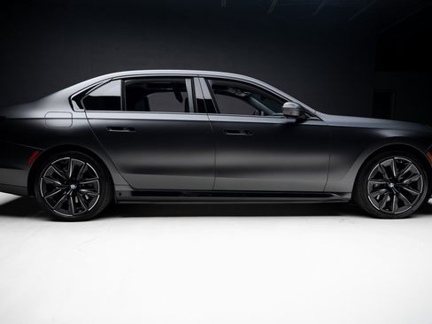 Used 2023 BMW i7 xDrive60 image 33