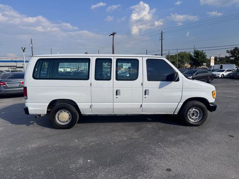 Used 2001 Ford E-150 and Econoline 150 image 4