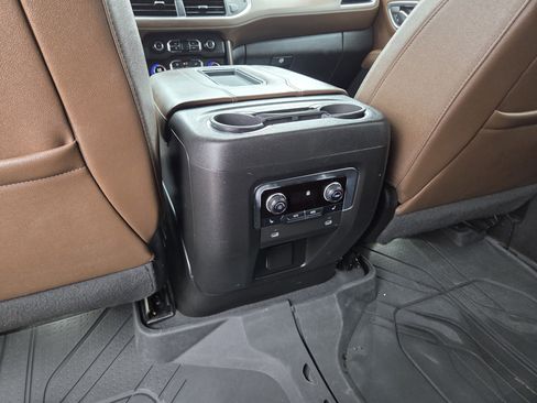 Used 2024 Chevrolet Suburban High Country w/ Premium Package 2 RWD image 21