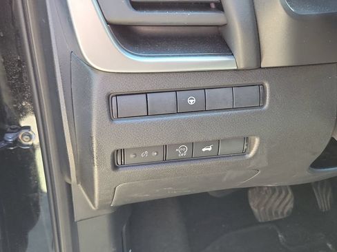 Used 2025 Nissan Rogue SV AWD/4WD image 18