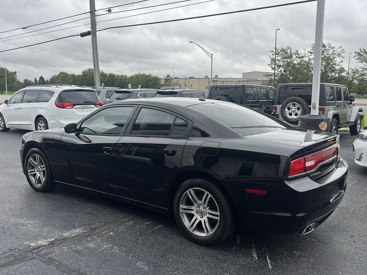 Used 2014 Dodge Charger SXT RWD image 3