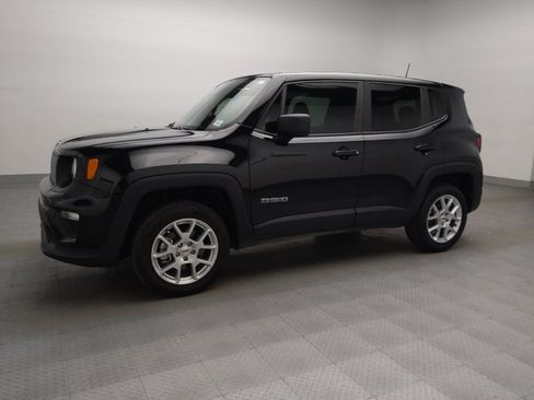 Used 2023 Jeep Renegade Latitude image 2