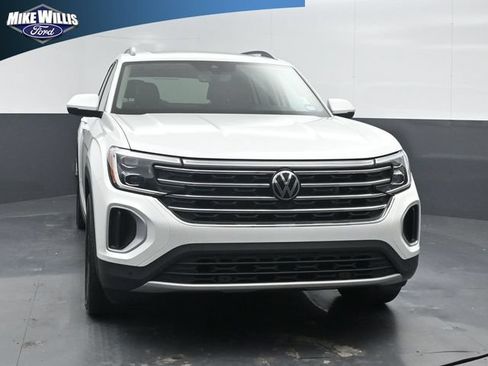 Used 2026 Volkswagen Atlas SE FWD image 2