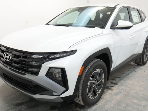New 2026 Hyundai Tucson Blue SE image 3
