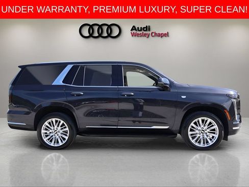 Used 2025 Cadillac Escalade Premium Luxury AWD/4WD image 6