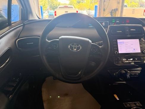 Used 2022 Toyota Prius XLE FWD image 19