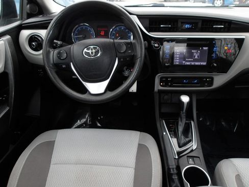Used 2018 Toyota Corolla LE image 12
