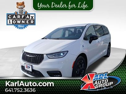 Used 2024 Chrysler Pacifica Select