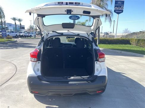 Used 2020 Nissan Kicks S image 24