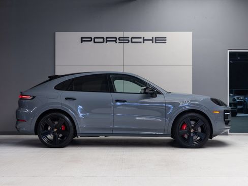 Certified 2026 Porsche Cayenne S AWD/4WD image 8