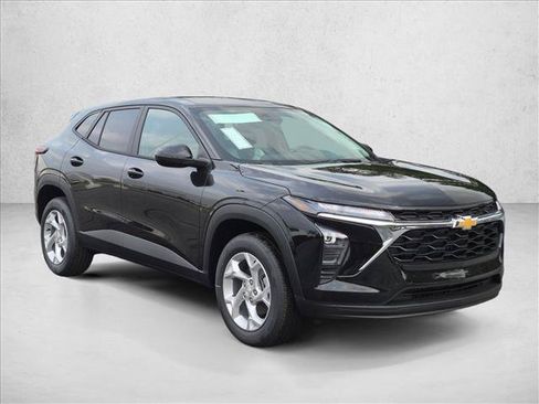 New 2026 Chevrolet Trax LS w/ LS Convenience Package FWD image 7