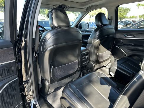 Used 2021 Jeep Grand Cherokee L Limited AWD/4WD image 17