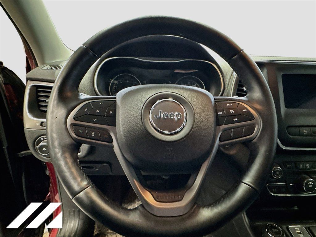 Used 2019 Jeep Cherokee Latitude Plus w/ Cold Weather Group AWD/4WD image 11