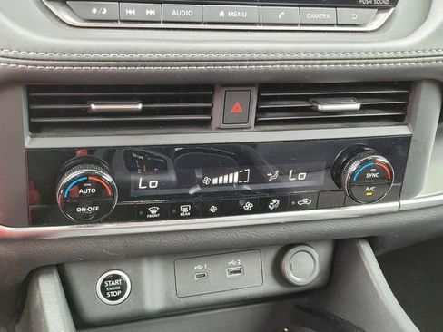 Used 2023 Nissan Rogue SV FWD image 24