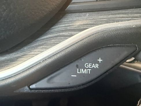 Used 2024 Jeep Wagoneer L Series II RWD image 21